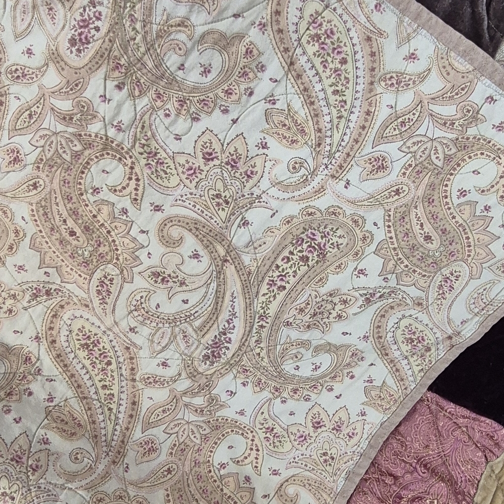Queen Size Quilt - Picture 7 of 9